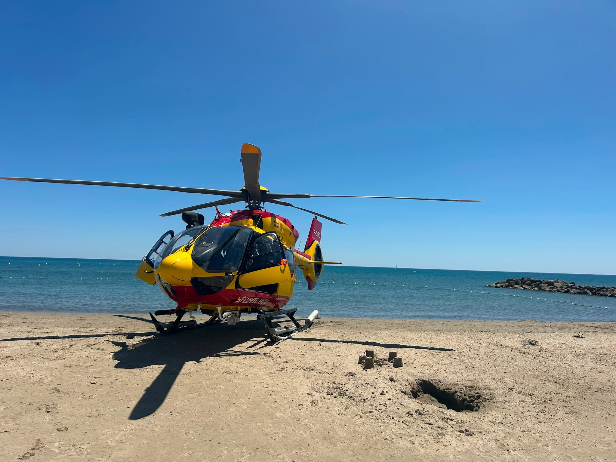 CARNON : Une baigneuse héliportée en urgence absolue après un début de noyade