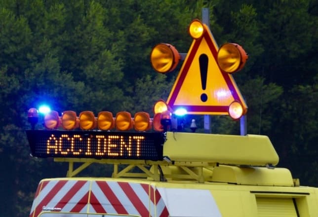 A9 : Un chauffeur grièvement blessé dans un accident entre deux poids lourds