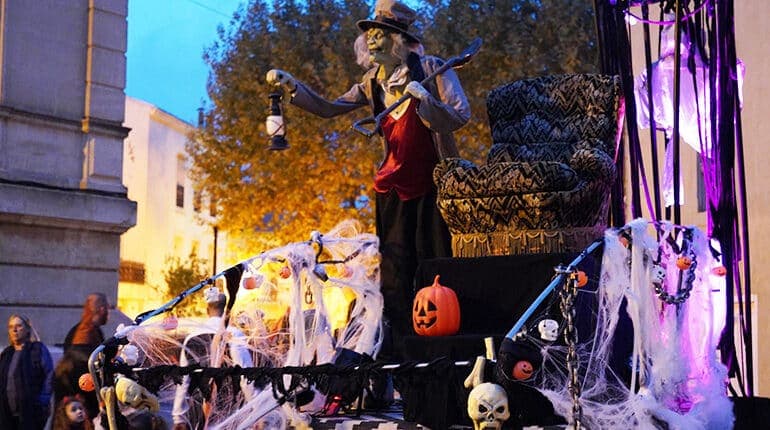 FRONTIGNAN LA PEYRADE : La commune se transforme pour Halloween.