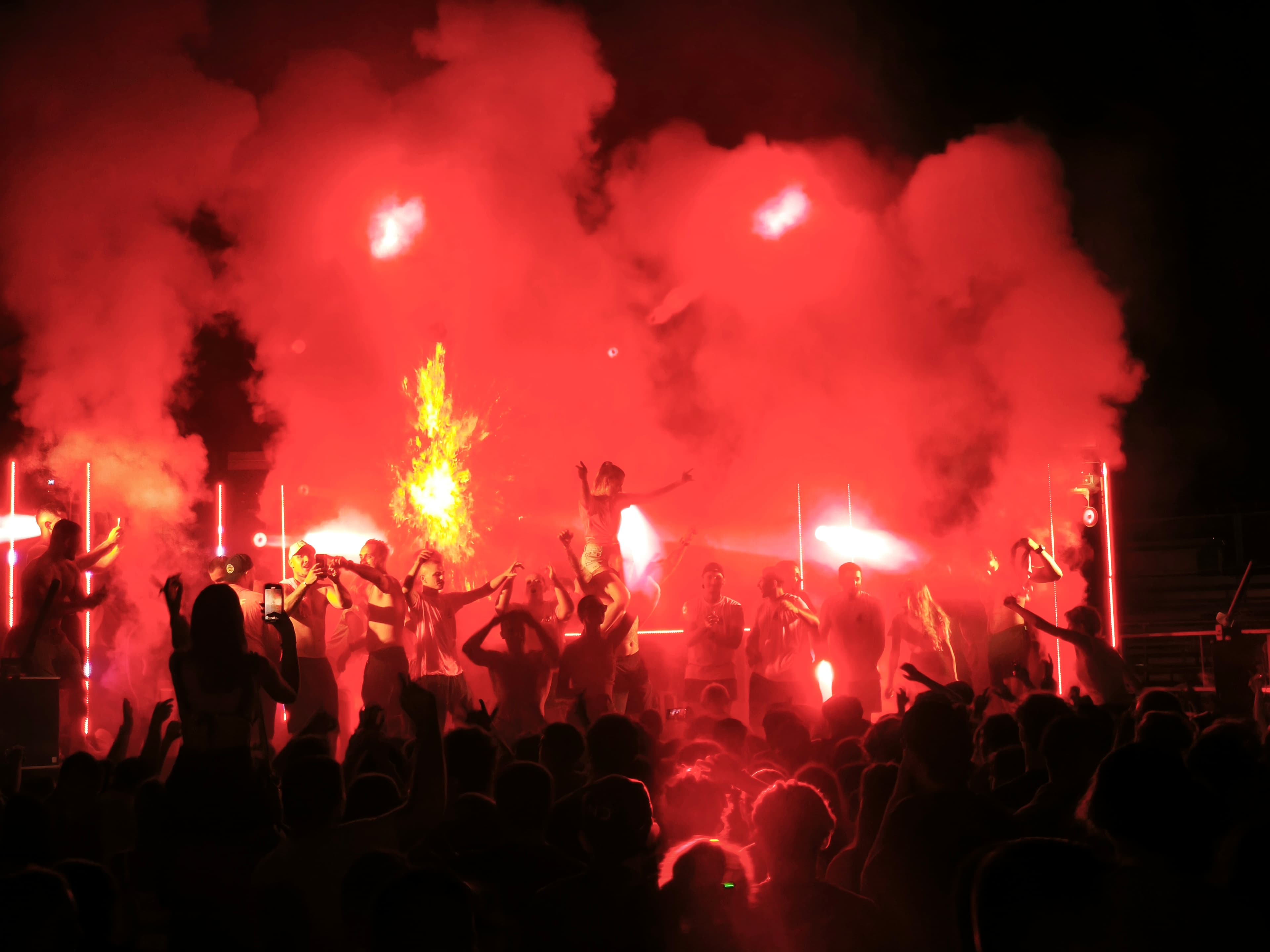 FRONTIGNAN : Une veille de Fête Nationale explosive avec le grand bal des pompiers